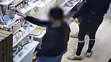 Vols dans les magasins : la contre-attaque des gérants sur les réseaux sociaux (France 2)