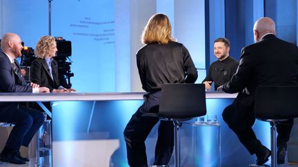 Volodimir Zelensky en plateau le 25 mars 2025  (Gilles Gustine France Télévisions)